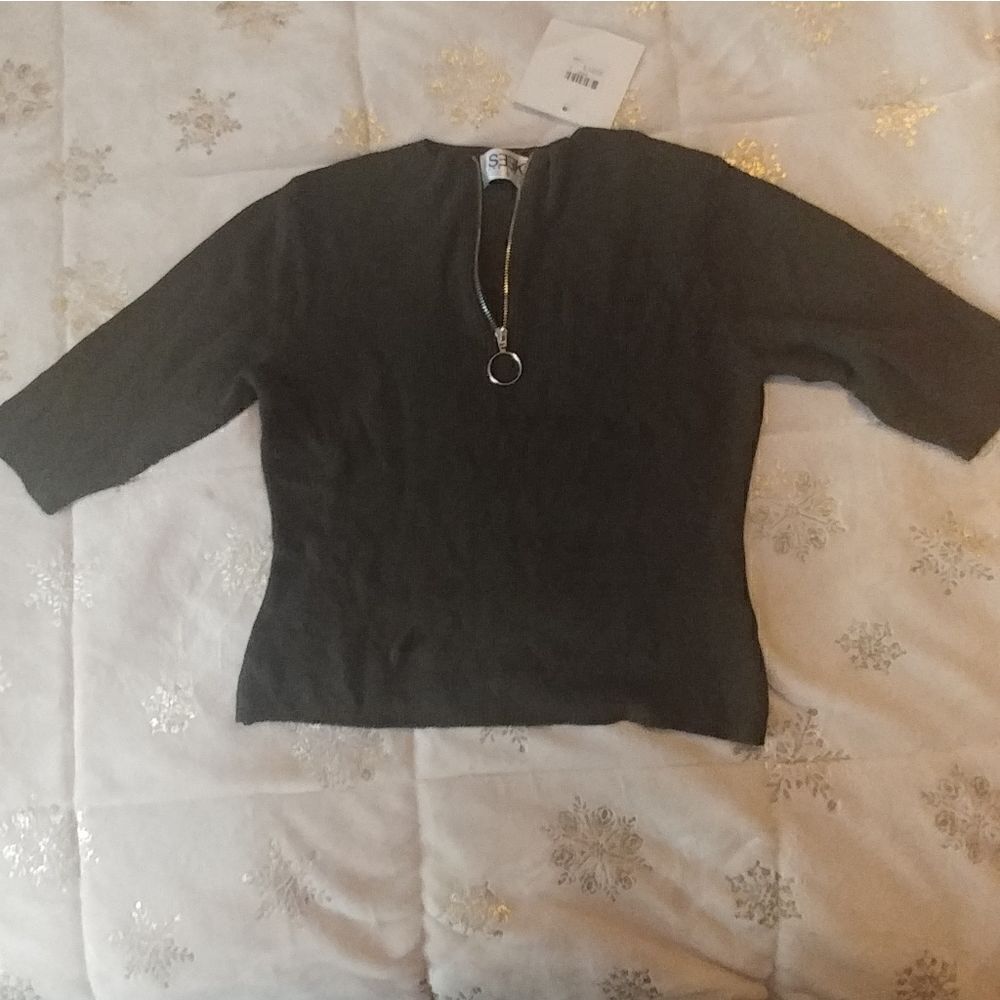 SEEK the label sweater